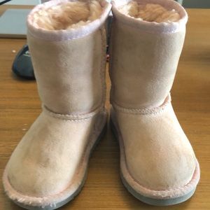 Light pink toddler uggs 7